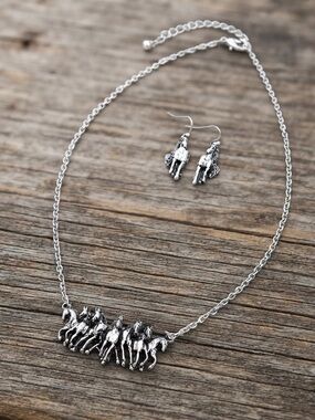 $30 NWT Boutique Equestrian/Horses Silver-Tone 2-Piece Necklace & Earring set